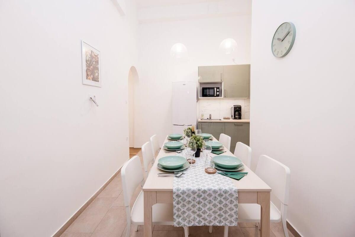 Brand New Central Ac Apartment Budapest Esterno foto