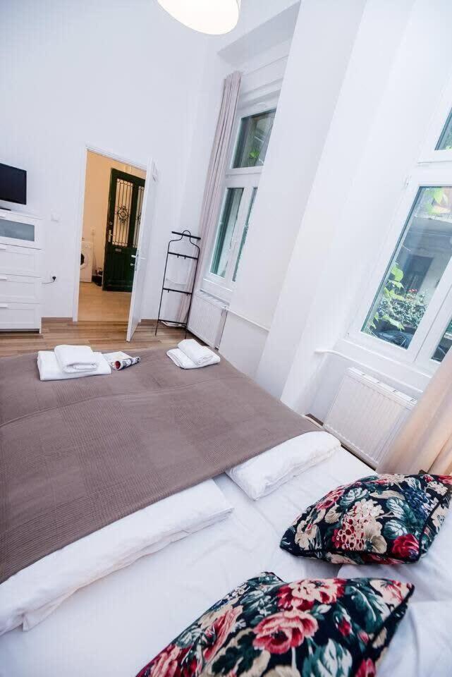 Brand New Central Ac Apartment Budapest Esterno foto