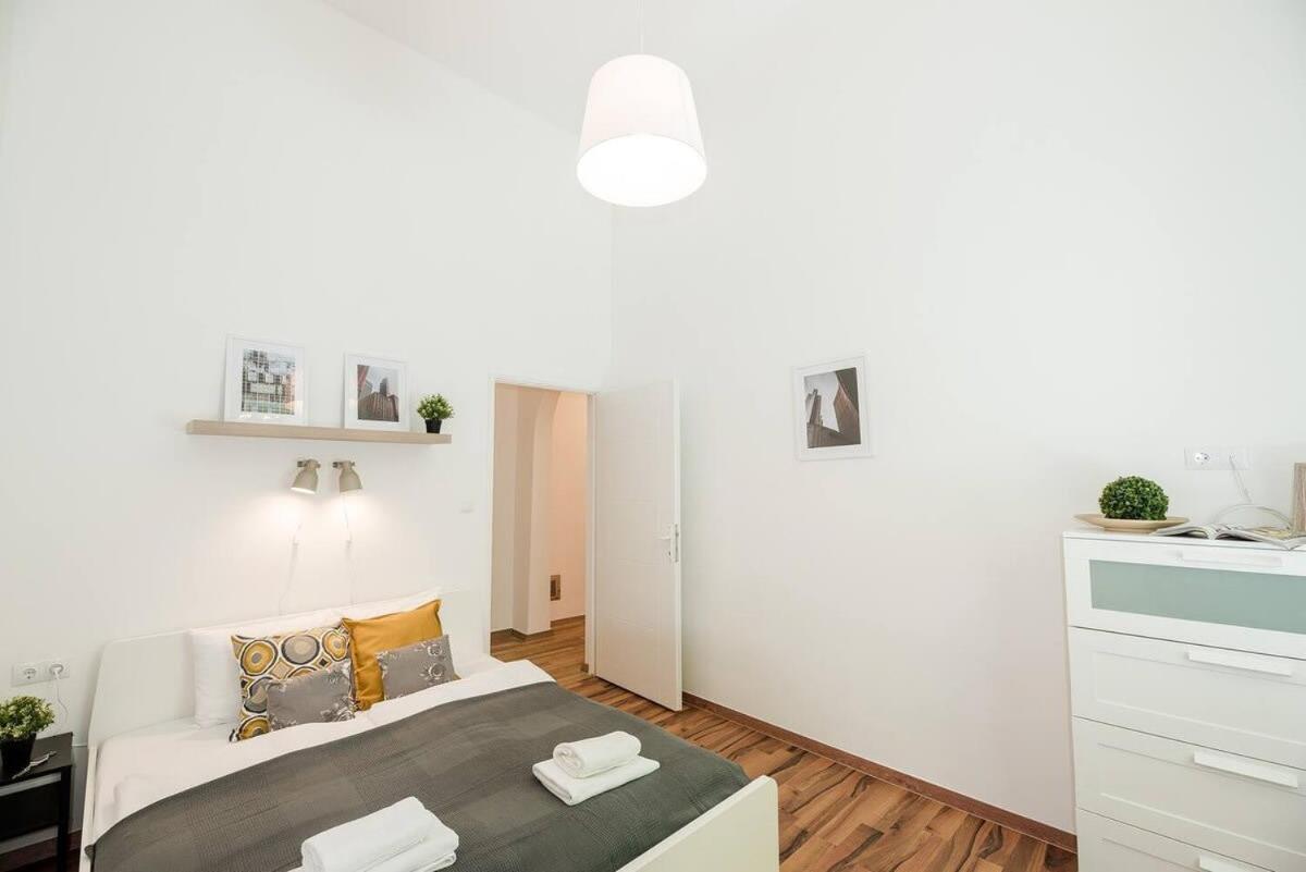 Brand New Central Ac Apartment Budapest Esterno foto