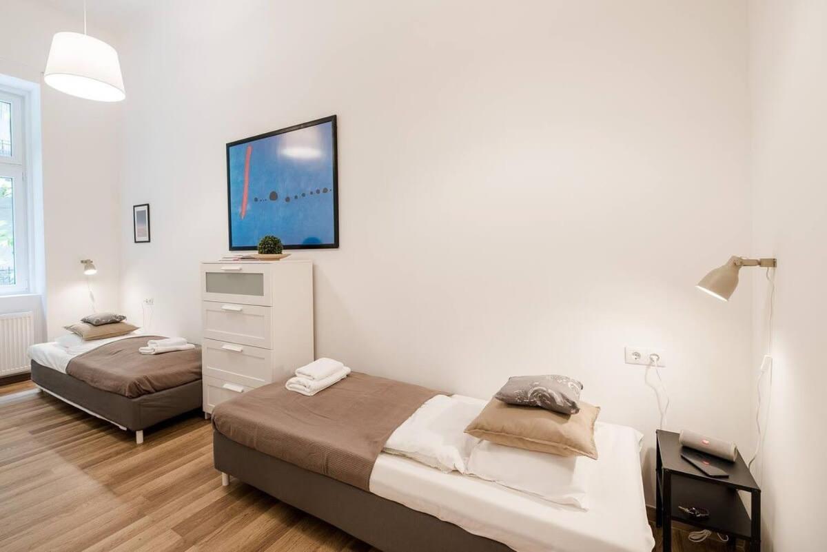 Brand New Central Ac Apartment Budapest Esterno foto